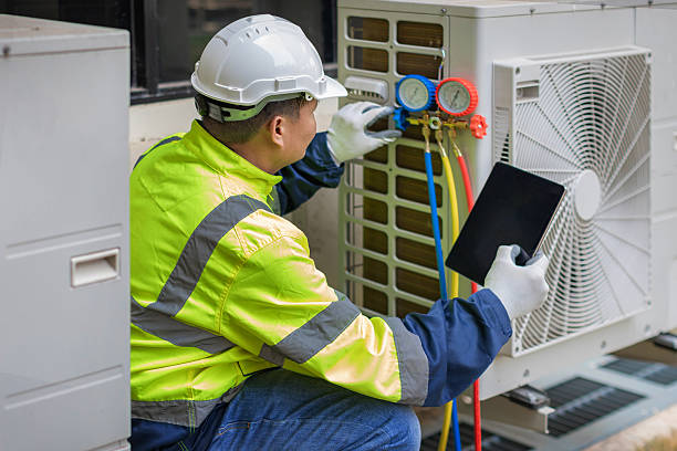 Professional Hvac technician working in Mukwonago, WI